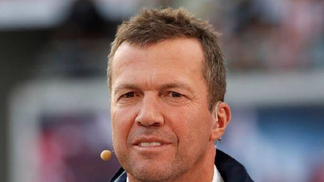 假如说在之前的作品中,他的诗总是以更完整的形态出现,以此来作为轻轻附着于故事之上的一种意象层;